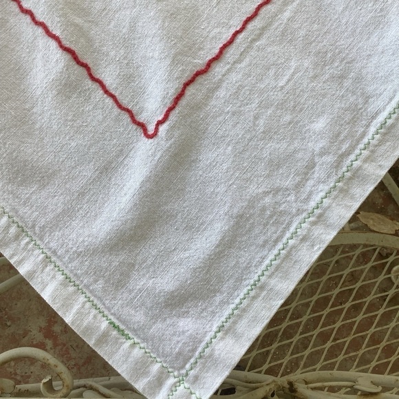 Vintage White Red Teal Embroidered Flower Rectangle Tablecloth Table Linen - Picture 10 of 11